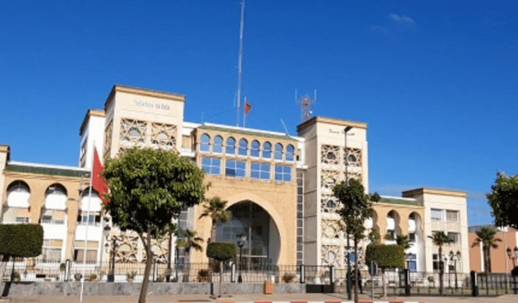 “مقدم بسلا” يسرق صوراً وحصاناً زجاجياً من ضيعة خاصة.. والنيابة العامة تدخل على الخط