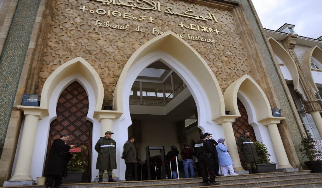 سقوط شبكة خطيرة بسلا.. محامون وهميون وضابط أمن في قفص الاتهام