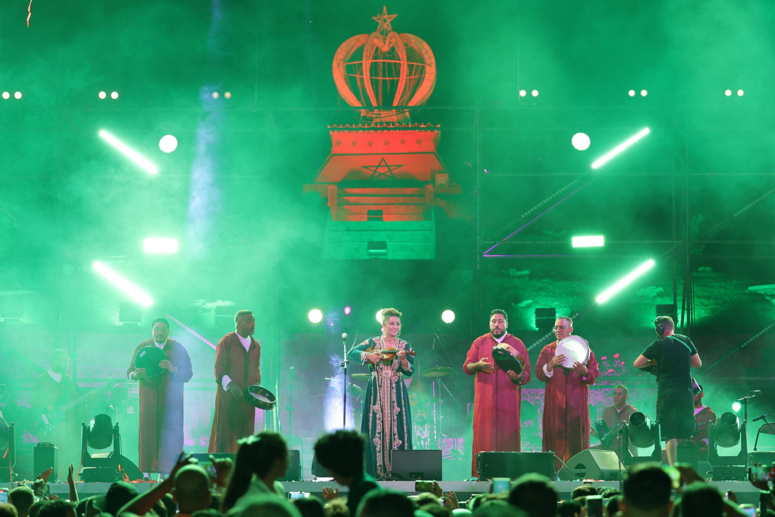 إفران تُشعل ليالي الصيف: الداودية تلهب ساحة التاج ومهرجان دولي بنكهة شعبية وإيكولوجية