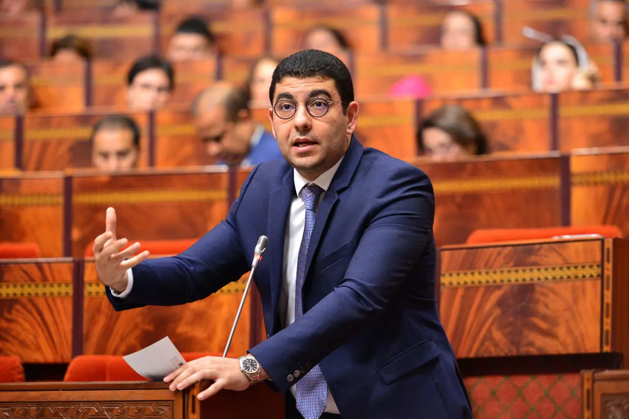 أجور الأطر المساعدة تُشعل الغضب بوزارة الشباب والنقابة تطالب بتدخل عاجل