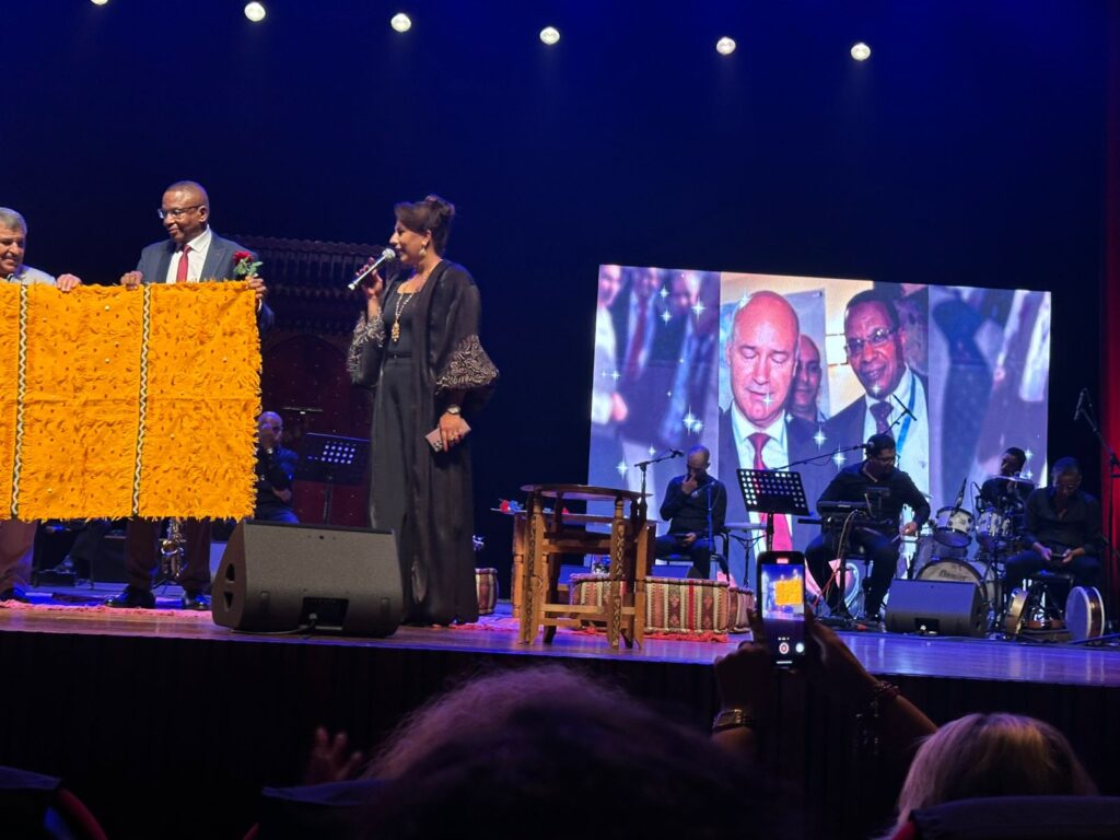 المستثمر المغربي بمدريد محمد النقاش عريس سهرة الجالية بمسرح محمد الخامس % المستثمر المغربي بمدريد محمد النقاش عريس سهرة الجالية بمسرح محمد الخامس