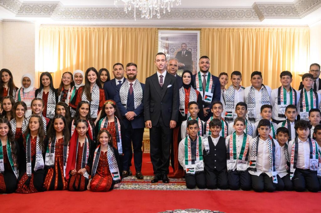 الأمير مولاي الحسن يستقبل أطفال القدس في تطوان % الأمير مولاي الحسن يستقبل أطفال القدس في تطوان