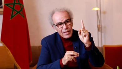 عصيد يهاجم السلطات ويدافع عن ابتسام لشكر بعد جدل القميص