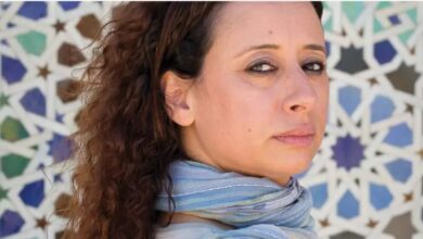 ابتسام لشكر تشعل جدلًا واسعًا في المغرب بقميص مثير للجدل