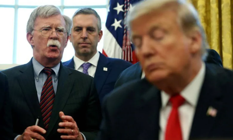 ترامب يفتح النار على مستشاره السابق بولتون بعد مداهمة منزله