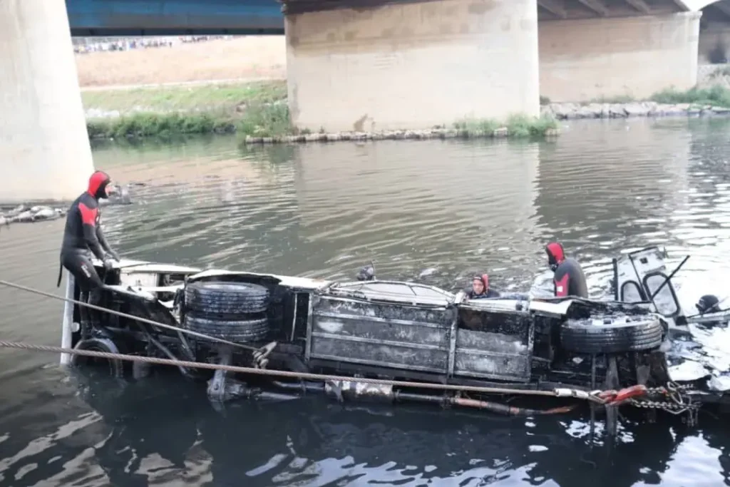 إيقاف قنوات جزائرية بعد تغطية فضائحية لحادث مأساوي % إيقاف قنوات جزائرية بعد تغطية فضائحية لحادث مأساوي