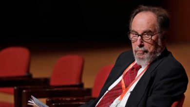 وفاة ديفيد بالتيمور.. عالم البيولوجيا ونوبل الطب يرحل عن 87 عامًا