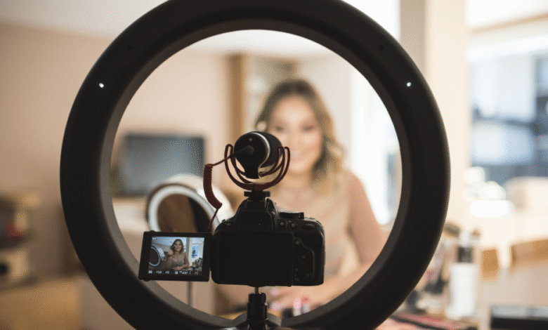 المؤثرون أداة إعلامية لتلميع الفشل بدل إصلاح المشهد % المؤثرون أداة إعلامية لتلميع الفشل بدل إصلاح المشهد