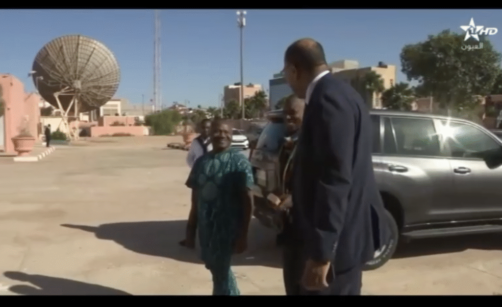 وفد بنيني في تلفزة العيون… تغطية باهتة ولغة غائبة % وفد بنيني في تلفزة العيون… تغطية باهتة ولغة غائبة