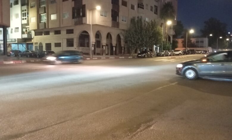 امرأة مريضة نفسياً تتجول عارية في شارع المزرعة بسلا % امرأة مريضة نفسياً تتجول عارية في شارع المزرعة بسلا