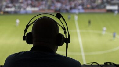 التعليق الرياضي المغربي.. رتابة تُطفئ شغف الجماهير