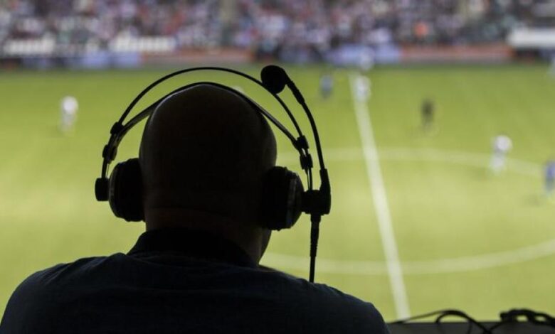 التعليق الرياضي المغربي.. رتابة تُطفئ شغف الجماهير % التعليق الرياضي المغربي.. رتابة تُطفئ شغف الجماهير