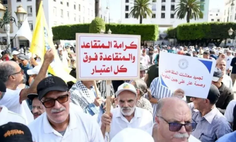 المتقاعدون في المغرب يحتجون أمام البرلمان للمطالبة بالكرامة % المتقاعدون في المغرب يحتجون أمام البرلمان للمطالبة بالكرامة