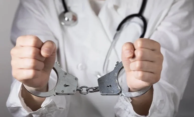 فضيحة بسلا: متابعة طبيب بتهم الرشوة والشواهد الطبية المزورة % فضيحة بسلا: متابعة طبيب بتهم الرشوة والشواهد الطبية المزورة