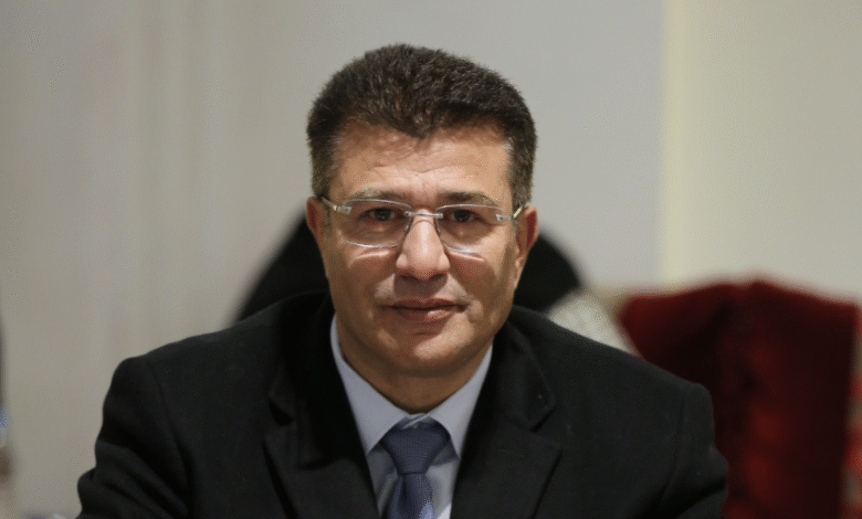 من المقابر إلى الحفر... مسيرة عماد الريفي في إدارة "الفراغ"! % انتقادات وسخرية من الريفي بسبب حملة القضاء على الحفر