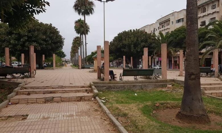 حديقة حي السلام بسلا… من متنفسٍ أخضر إلى موقفٍ لطاكسيات! % حديقة حي السلام بسلا… من متنفسٍ أخضر إلى موقفٍ لطاكسيات!