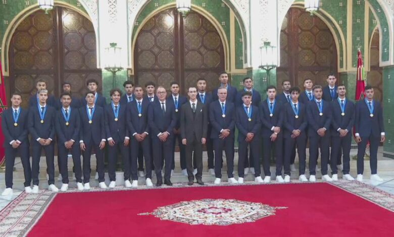 لحظة فخر في القصر الملكي.. تكريم أبطال كأس العالم تحت رعاية ملكية سامية % لحظة فخر في القصر الملكي.. تكريم أبطال كأس العالم تحت رعاية ملكية سامية