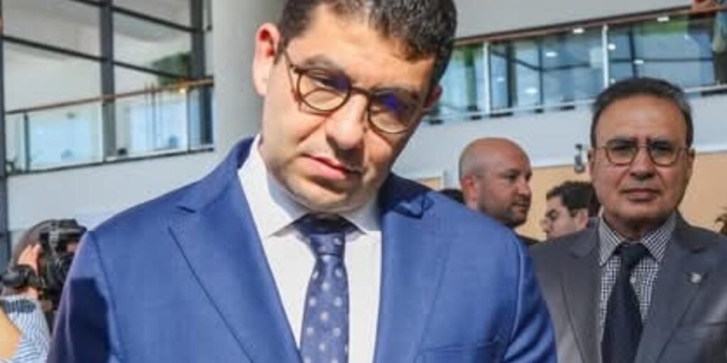 وزير التواصل بلا تواصل... مقاطعة غير مسبوقة في طنجة