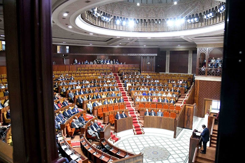 من التصفيق إلى الانتقاد... الأغلبية تغيّر جلدها!