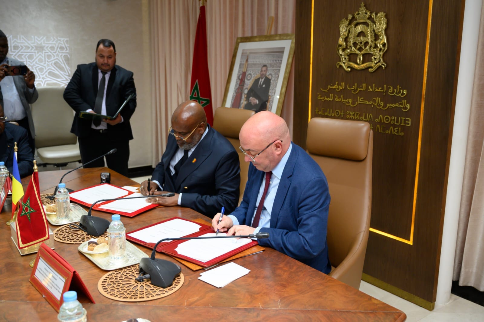 المغرب وتشاد يوقعان مذكرة تفاهم لتعزيز التعاون في السكن والتعمير % المغرب وتشاد يوقعان مذكرة تفاهم لتعزيز التعاون في السكن والتعمير