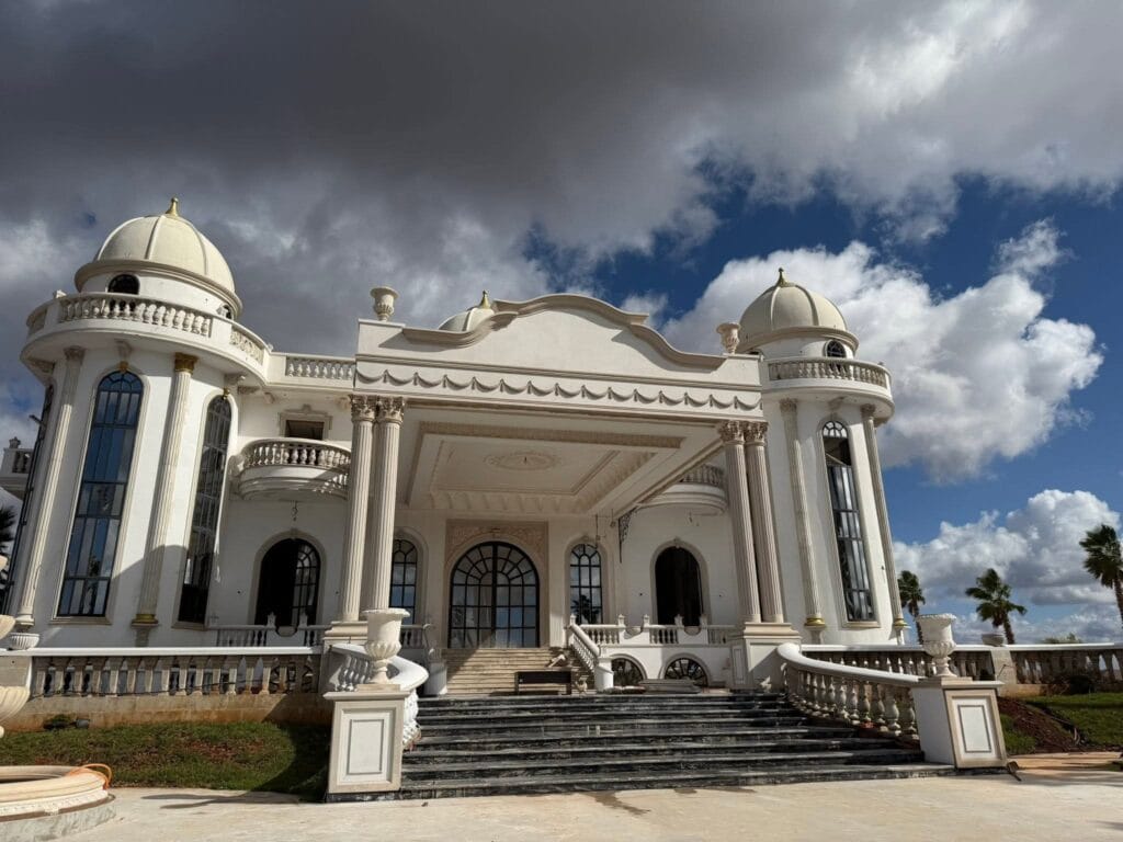 هدم “قصر بوسكورة”.. أسئلة معلّقة تكشف ثغرات في تدبير التعمير