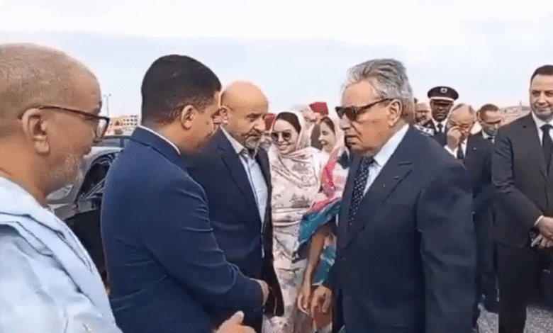 مصافحة غائبة تفتح باب الاحتقان بين والي كلميم وأعيان القبيلة % مصافحة غائبة تفتح باب الاحتقان بين والي كلميم وأعيان القبيلة