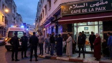 وفاة مفاجئة داخل مقهى شعبي بطنجة تُستنفر على إثرها الأجهزة الأمنية