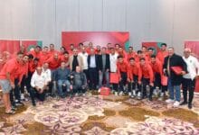 المنتخب المغربي يكرّم رموز الكرة في طنجة بتقدير يجمع الأجيال