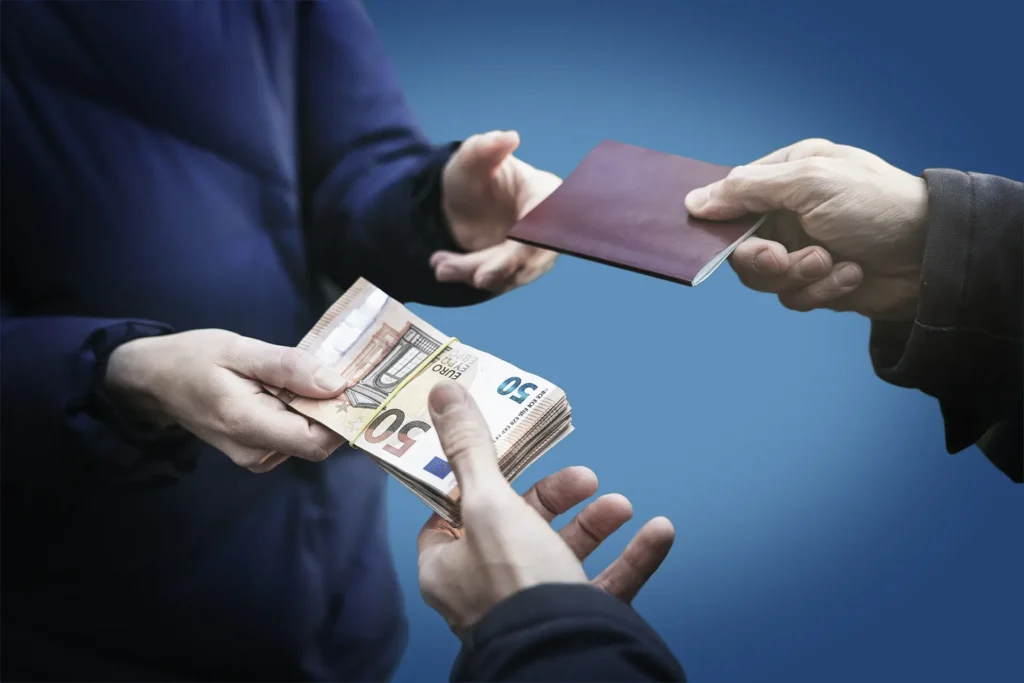 تعاون مغربي إسباني يُسفر عن تفكيك شبكة لتهريب البشر وتزوير الوثائق