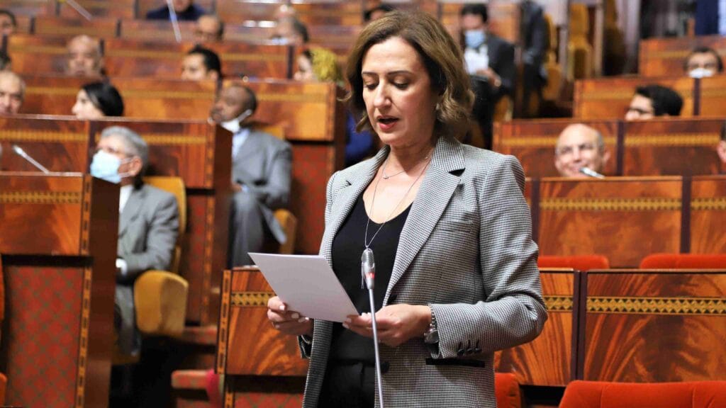 فاطمة الزهراء عمور.. وزيرة بمواصفات نجمة إعلانات فاخرة!