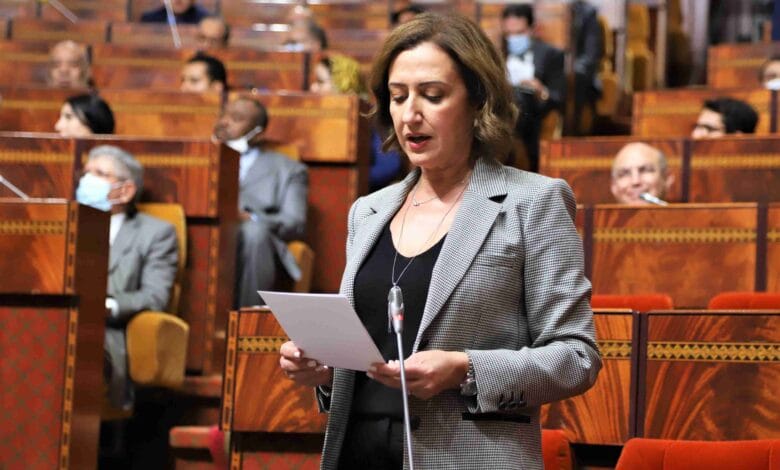 فاطمة الزهراء عمور.. وزيرة بمواصفات نجمة إعلانات فاخرة! % فاطمة الزهراء عمور.. وزيرة بمواصفات نجمة إعلانات فاخرة!