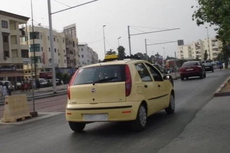 فوضى "الطاكسيات" أمام محطة تابريكت... مواطن يشتكي و"اللامسؤولية" تستمر % فوضى "الطاكسيات" أمام محطة تابريكت... مواطن يشتكي و"اللامسؤولية" تستمر