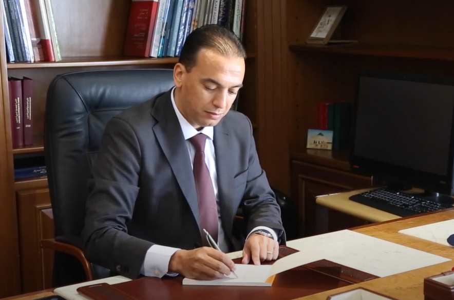 لحسن السعدي… كاتب دولة بمزاج وزير ومعايير “VIP” % لحسن السعدي… كاتب دولة بمزاج وزير ومعايير “VIP”