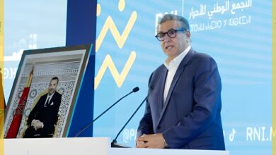 من الناظور | أخنوش يحدّث عن الإنجاز… والمواطن يحصي الكلفة