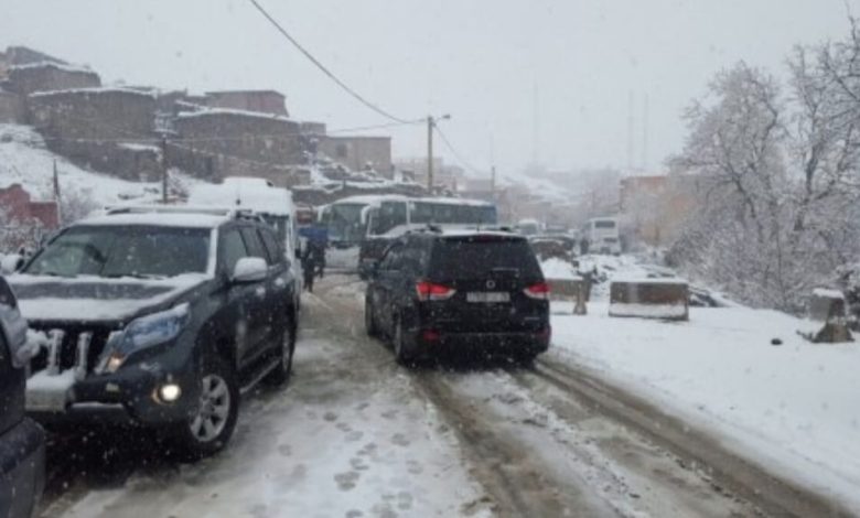 منخفض جوي قوي يضرب المغرب: أمطار غزيرة وثلوج وتحذيرات برتقالية