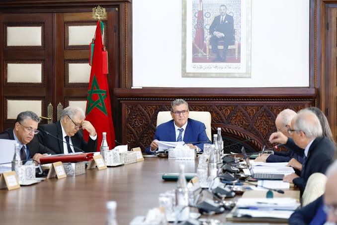 500 درهم شهريًا لليتامى: الحكومة تُفعّل الإعانة الاجتماعية المباشرة