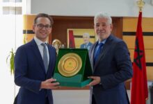 غياب صورة الملك في لقاء دبلوماسي يفجّر جدلًا بمجلس جهة فاس