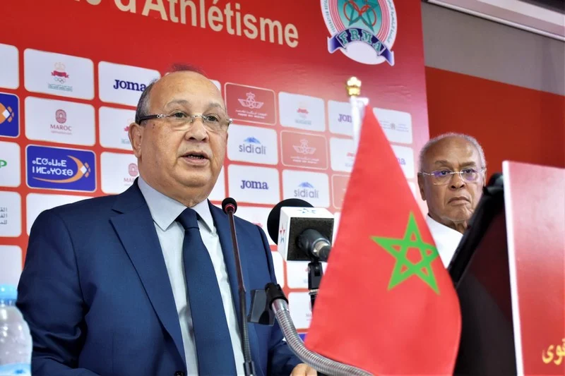 أحيزون… رجل الأرقام القياسية التي لا تُنافس إلا طول مدة جلوسه على الكرسي... % أحيزون… رجل الأرقام القياسية التي لا تُنافس إلا طول مدة جلوسه على الكرسي...