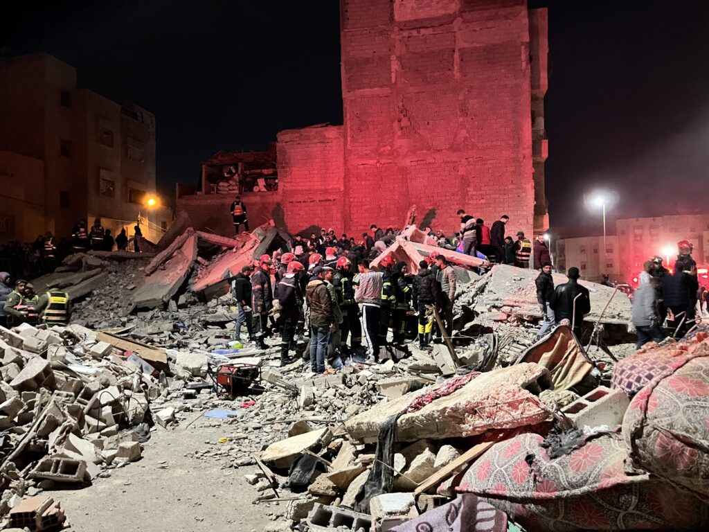 فاجعة .. مصرع 19 شخصا و إصابة 16اخرين في انهيار بنايتين متجاورتين بفاس (حصيلة أولية) % effondrement immeuble scaled 1