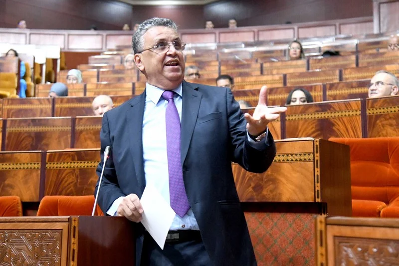 وهبي.. وزير العدل الذي يوزّع الإهانات بدل القوانين