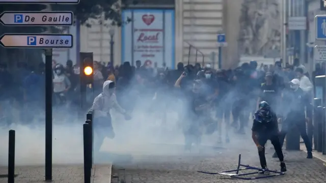 Élimination de l’Algérie, tensions en France et réponse ferme des autorités