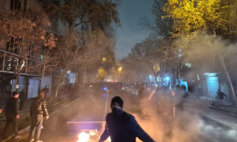 إيران على حافة الانفجار: آلاف القتلى والاحتجاجات تدخل مرحلة خطيرة
