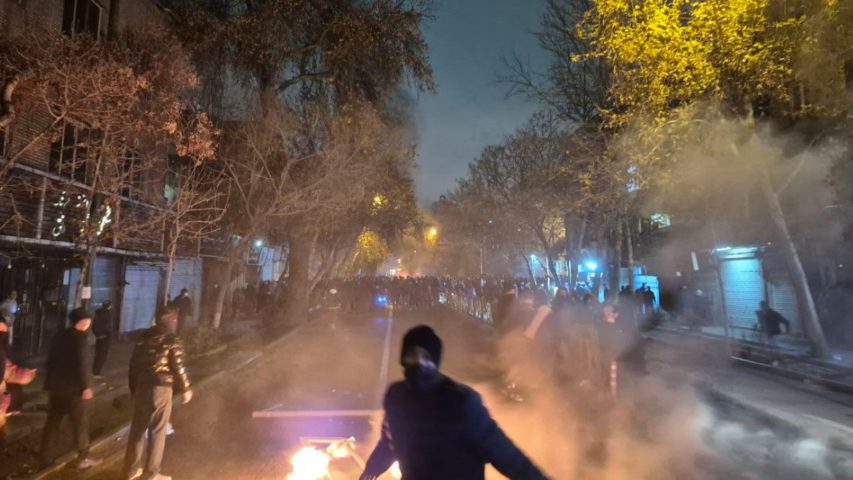 إيران على حافة الانفجار: آلاف القتلى والاحتجاجات تدخل مرحلة خطيرة