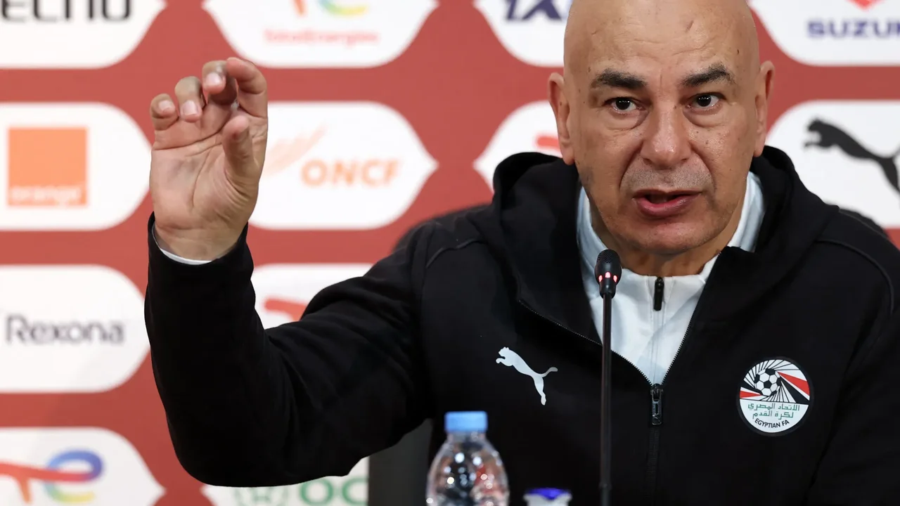 توتر في ندوة حسام حسن بعد إقصاء مصر وجدل مع صحفي مغربي