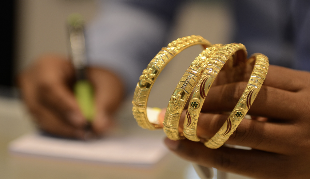 الذهب يلمع عالميًا… ويُربك سوق الحلي في المغرب