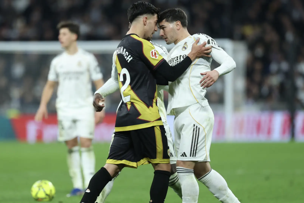 البرنابيو يشتعل… دياز وأخوماش في مشادة مفاجئة % البرنابيو يشتعل… دياز وأخوماش في مشادة مفاجئة