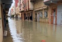 القصر الكبير على حافة العزلة الكاملة مع استمرار ارتفاع منسوب المياه