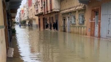 القصر الكبير على حافة العزلة الكاملة مع استمرار ارتفاع منسوب المياه