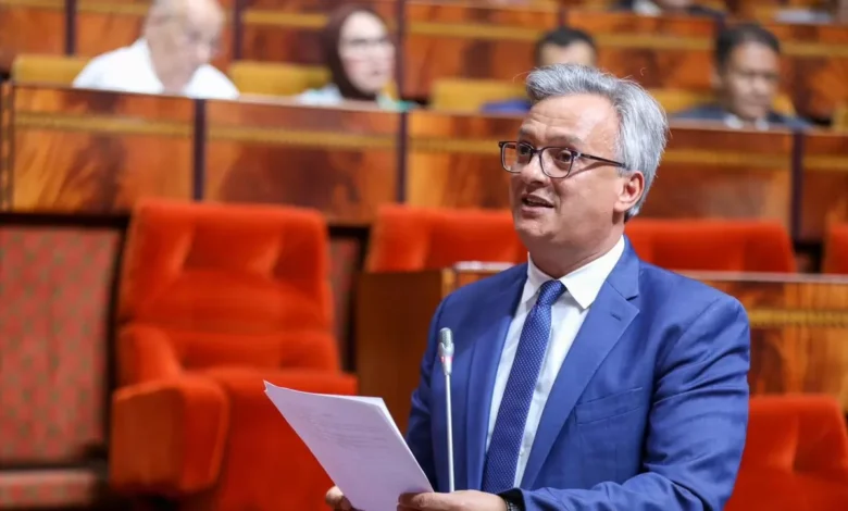 كريم زيدان… وزير الاستثمار الذي يستثمر في العناوين أكثر من الوقائع % كريم زيدان… وزير الاستثمار الذي يستثمر في العناوين أكثر من الوقائع