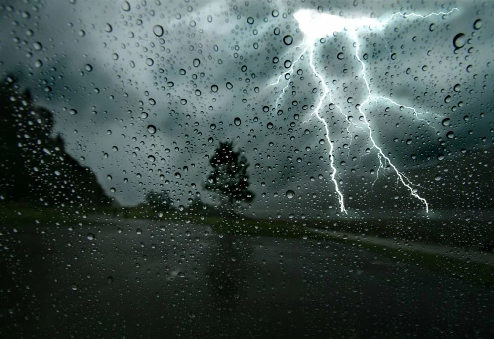 نشرة إنذارية جديدة… أمطار رعدية وبرد يضرب عدة مناطق بالمغرب